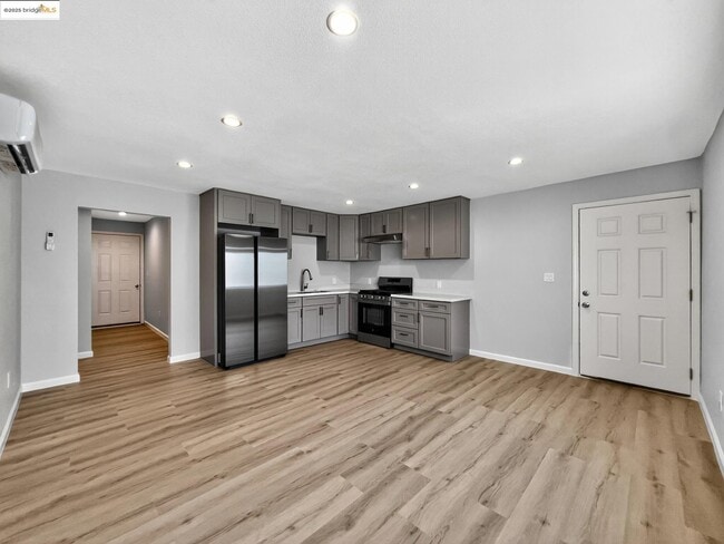 Foto del edificio - 408 W 19th St