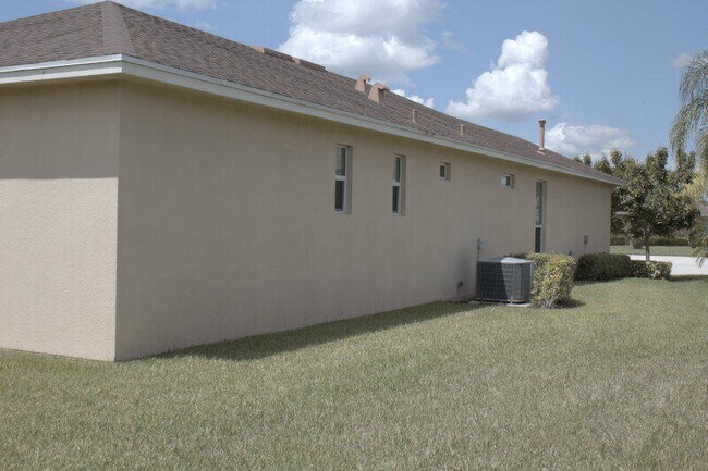 Foto del edificio - 10298 SW Silverberry Ct