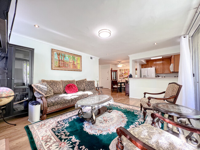Foto del edificio - 5325 Newcastle Ave