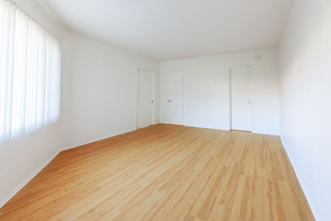 Building Photo - 669 Levering Ave