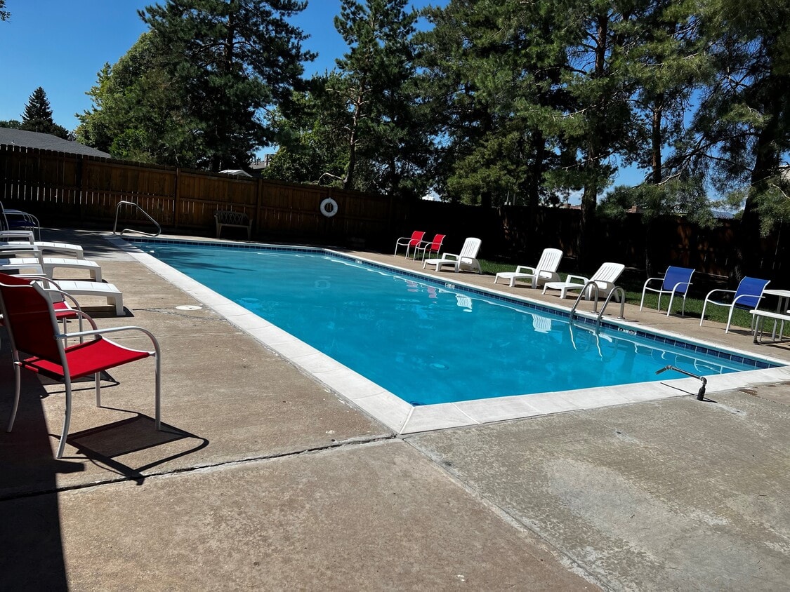 Primary Photo - Locust Park Apartments