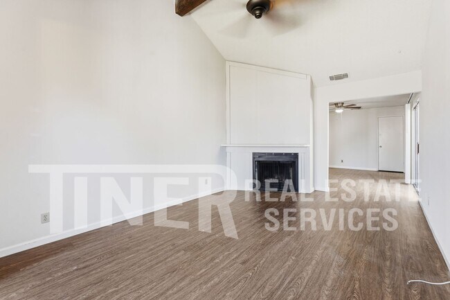Foto del edificio - 5535 E Knoll Dr