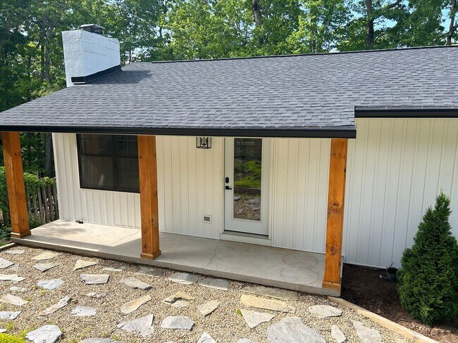 Building Photo - Charming 2 Bed / 2 Bath Home – Walk to Dow...