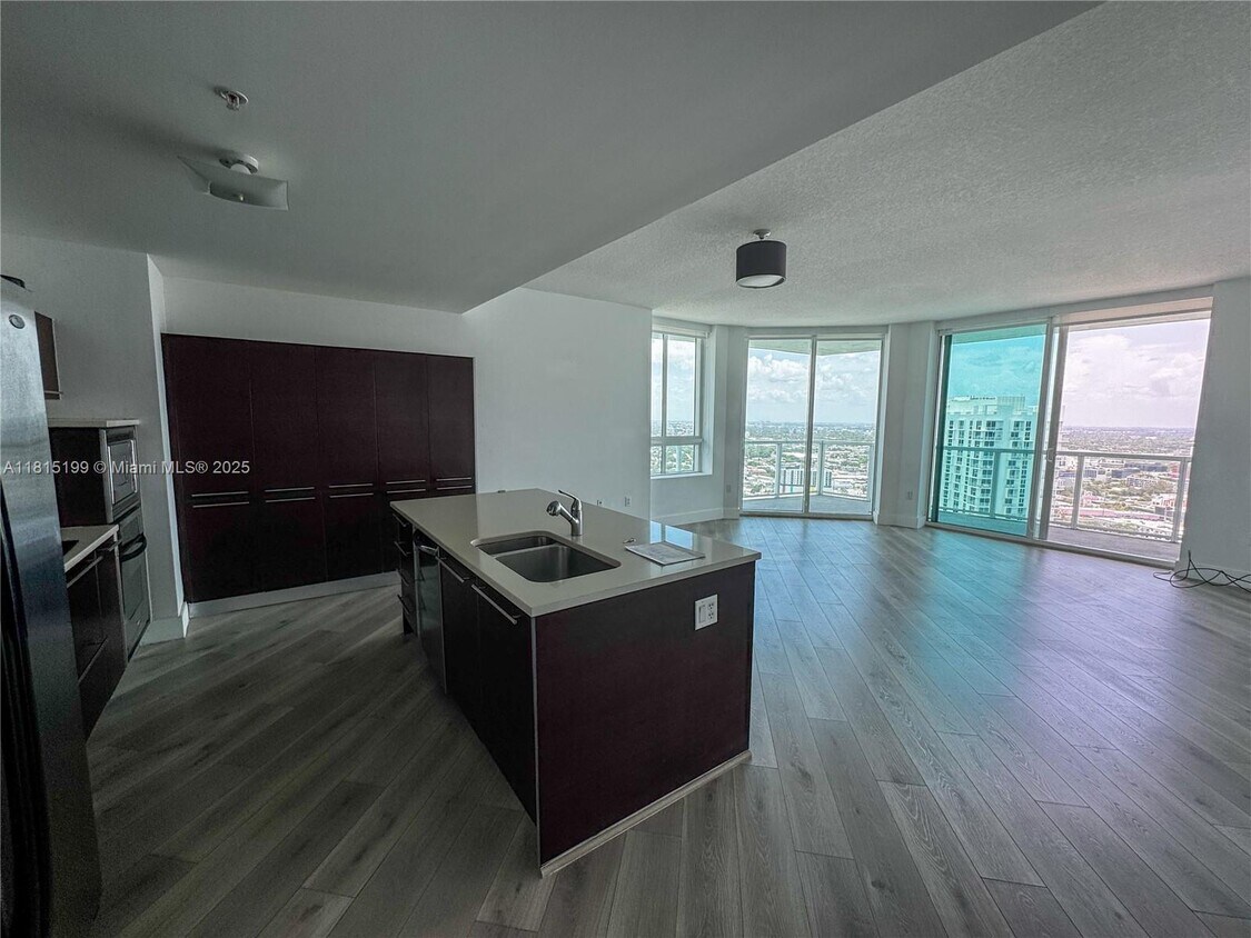 Foto principal - 1900 N Bayshore Dr
