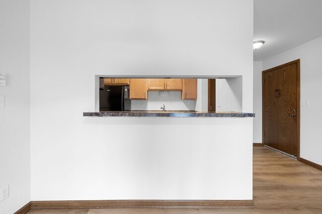 Building Photo - RENOVATED Lower Studio Apartment Is Available