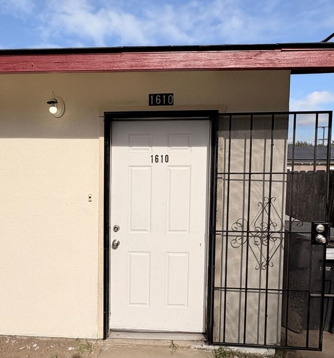 Building Photo - 1610 Randazzo Ave