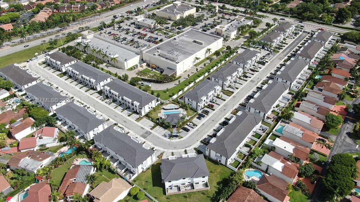Building Photo - 10432 SW 118th Ave