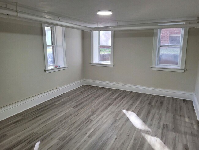 Building Photo - 1201 N Underhill St
