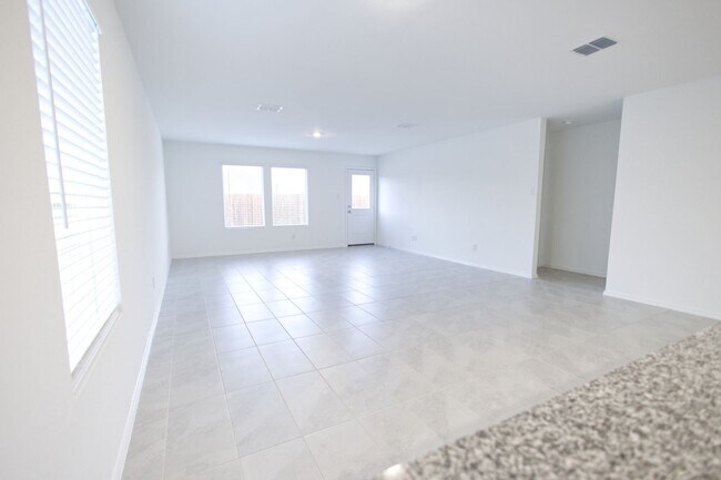 Building Photo - Pristine Single Story 3 Bed, 2 Bath Home -...