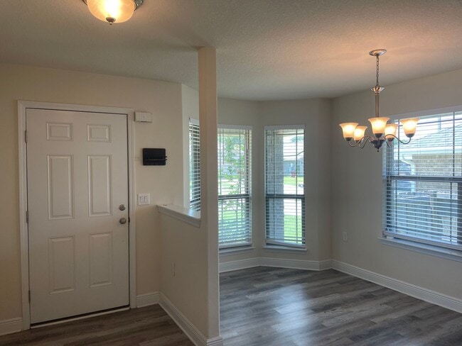 Building Photo - Excellent 3 Bedroom