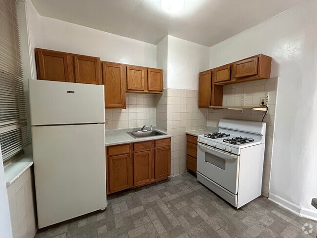 Building Photo - 4716 N Kenneth Ave