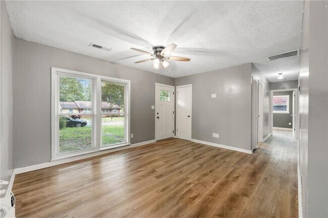 Building Photo - 128 Alexander Ct