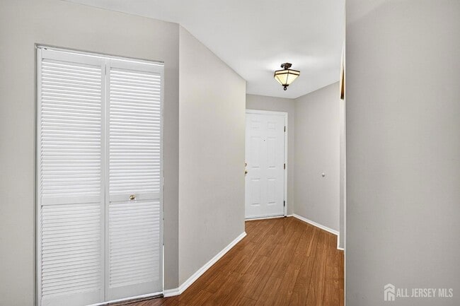 Building Photo - 3252 Cypress Ct
