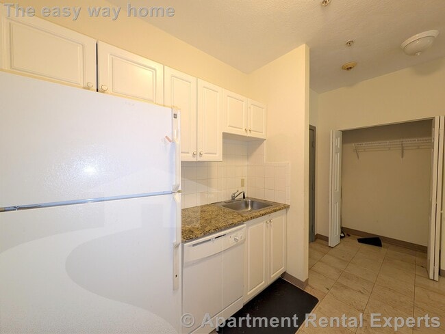Building Photo - 373 Highland Ave