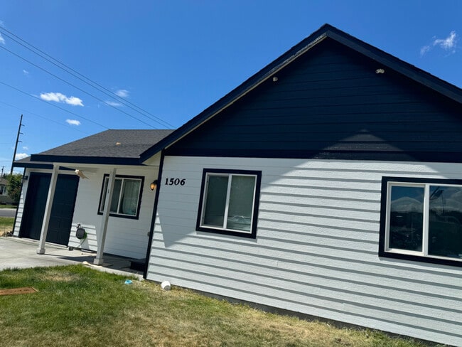 Building Photo - 1506 N Mary St