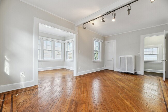 Building Photo - 40 Brookfield Rd