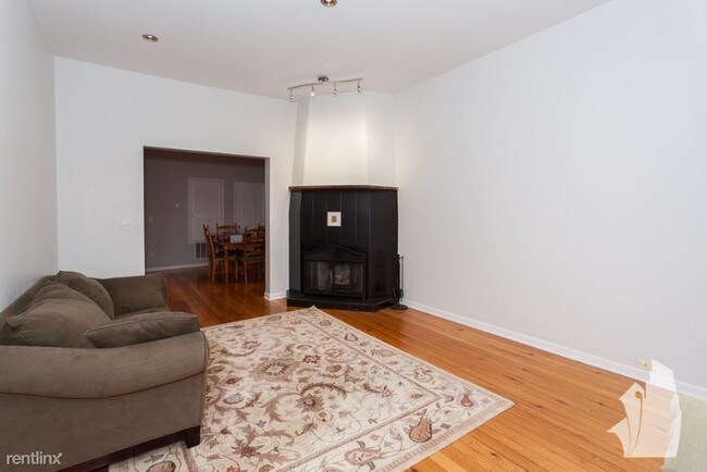 Building Photo - 2 br, 2 bath Condo - 2204 N Clybourn Ave 3
