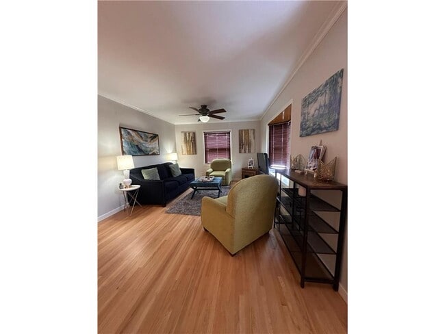 Building Photo - 629 E 67th St