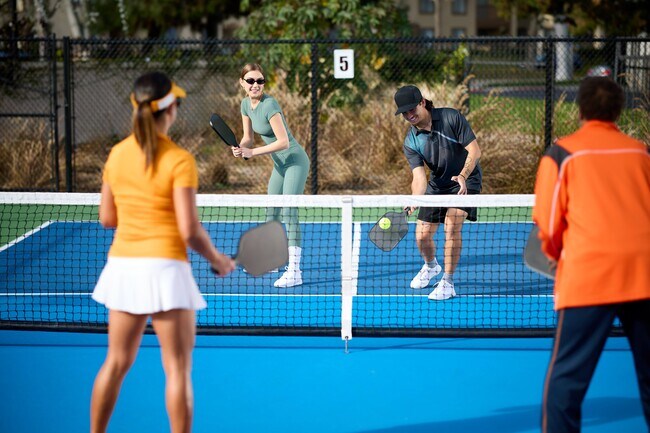 Foto del edificio - Camellia Grove Townhomes