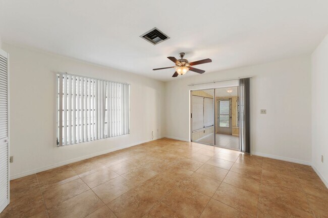 Foto del edificio - REDUCED! GREAT DEAL! NEWLY RENOVATED IN NAPLES PARK!!!!