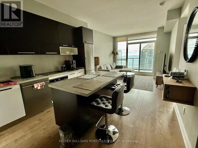 Building Photo - 36 Park Lawn Rd