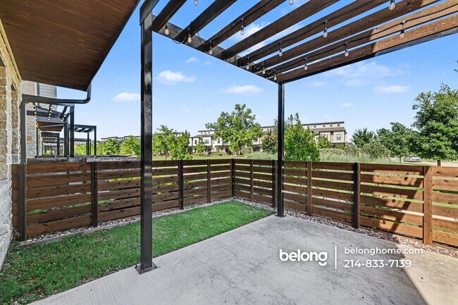 Building Photo - 860 Bandera Ct