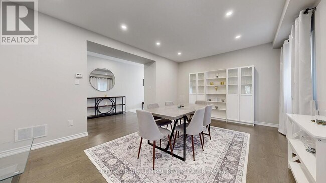 Photo du bâtiment - 1629 Emberton Way