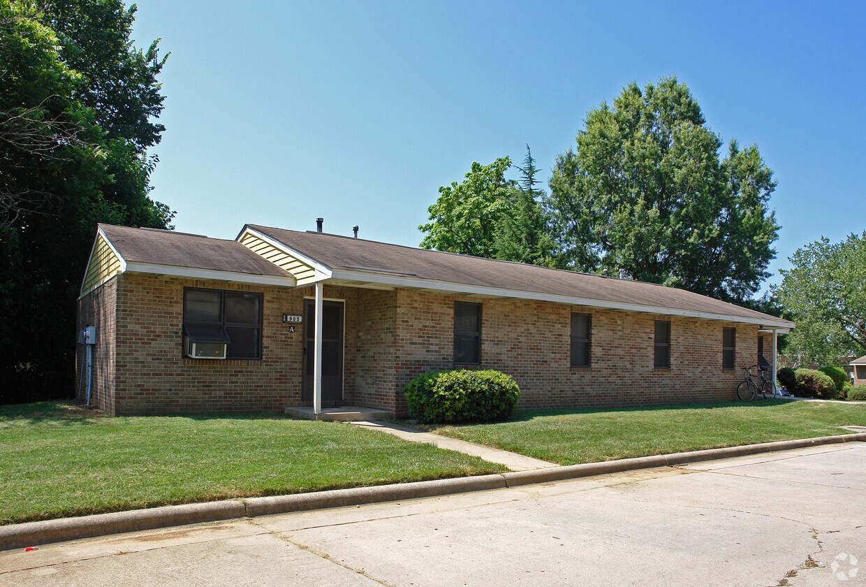 Primary Photo - 901 W Green Dr