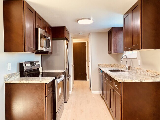 Building Photo - MOVE IN READY