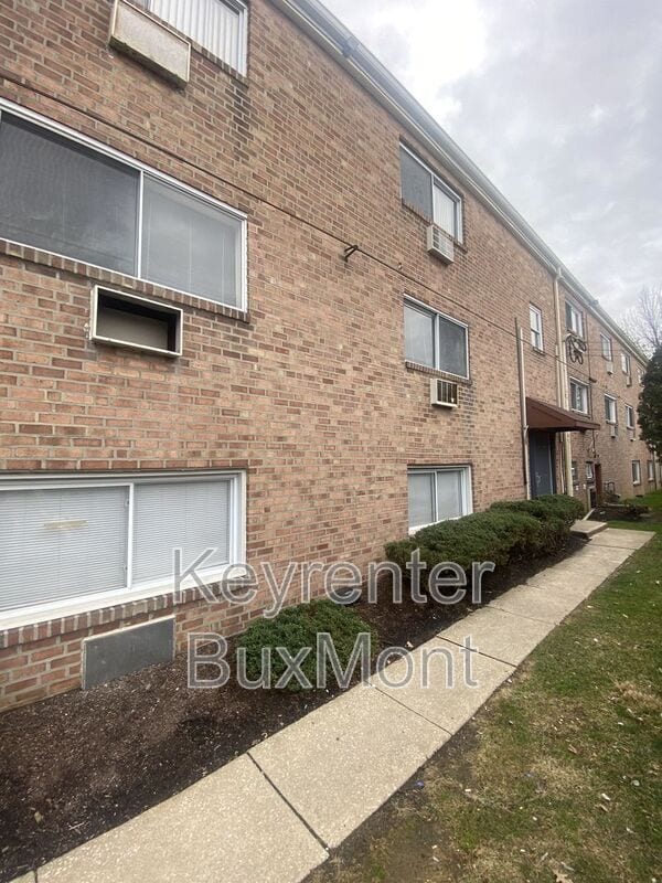 Building Photo - 8125 W Chester Pike