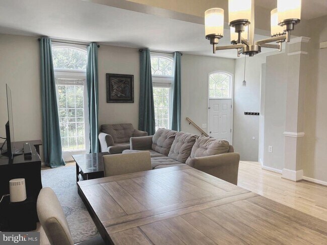 Foto del edificio - 6216 Ruby Virginia Ct