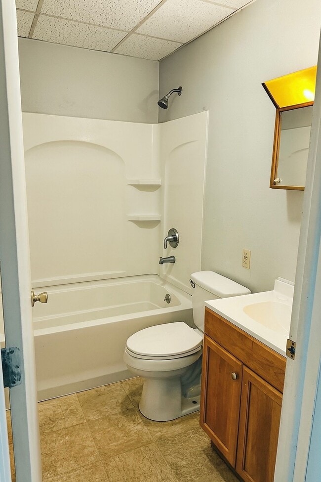 Building Photo - 325 Market St