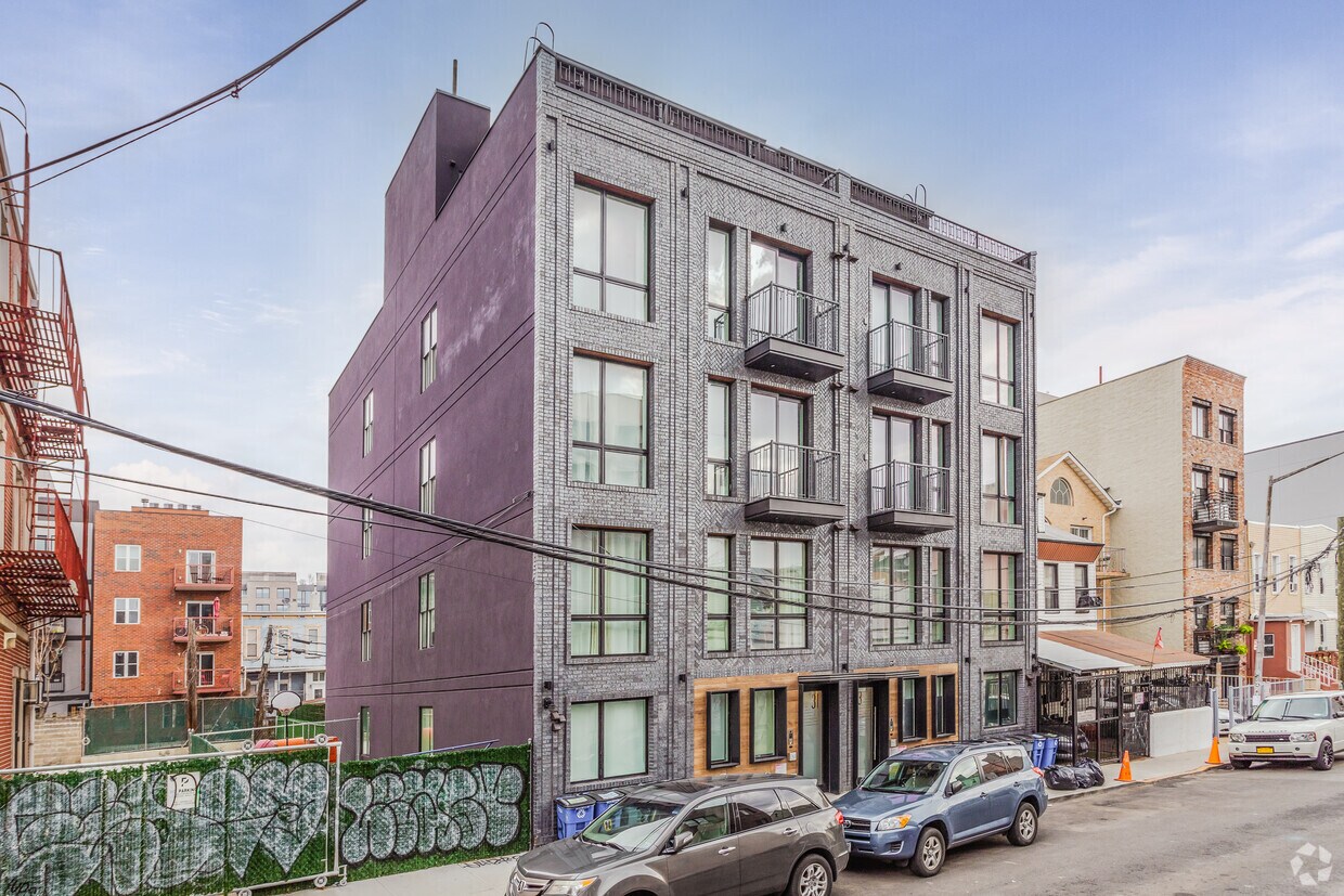 Building Photo - 31 Troutman St
