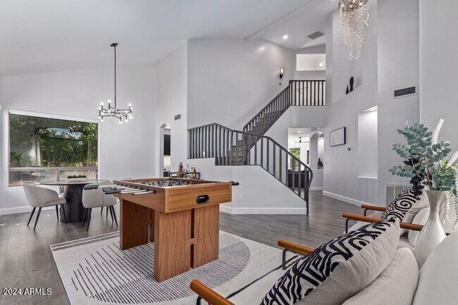 Foto del edificio - 6449 E Paradise Ln