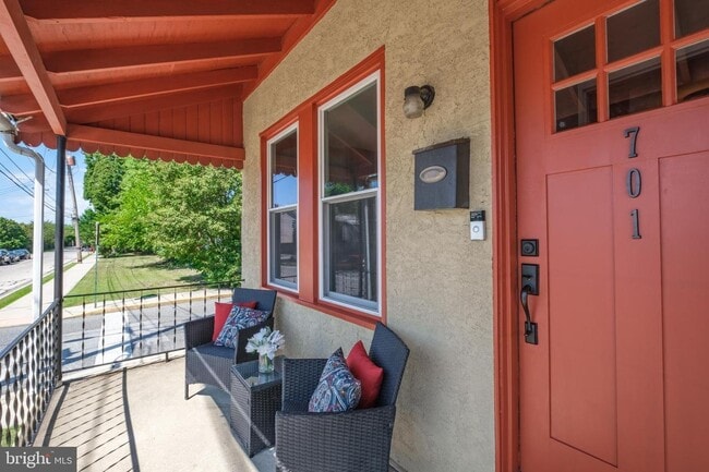 Photo - 701 E Barnard St House