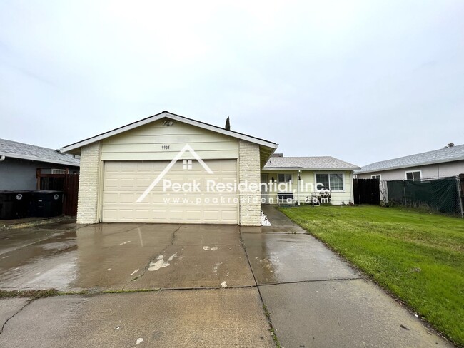 Building Photo - Nice 3bd/2ba Home with 2 Car Garage