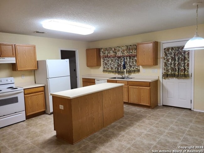 Building Photo - 8911 Laguna Rio