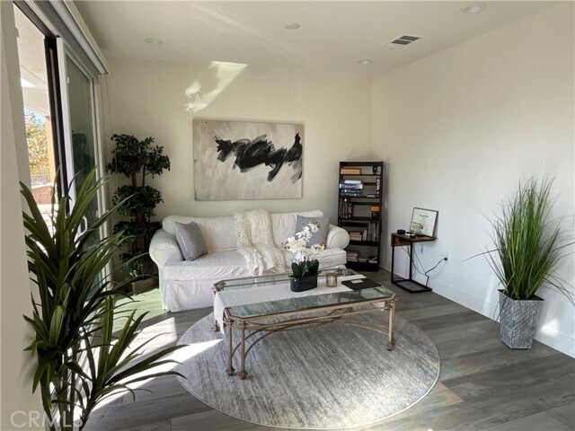 Foto del edificio - 1680 Pomona Ave