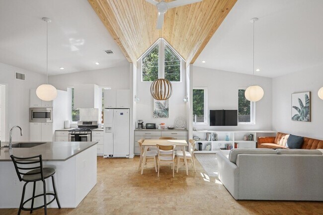 Foto del edificio - 3901 Cherrywood Rd