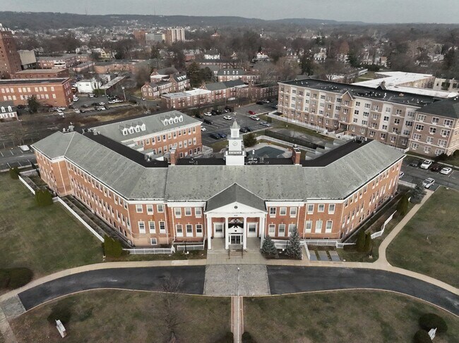 Exterior 3D - 650 Park Avenue