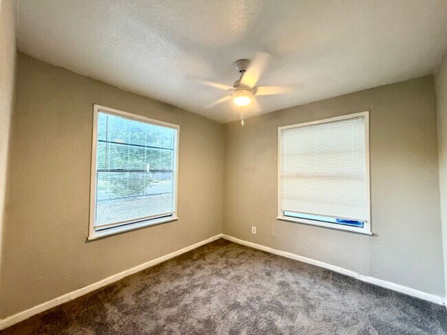Foto del edificio - 2613 Baylor Ave
