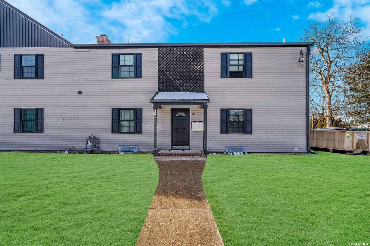 41 Amity St Unit 8, Patchogue, NY 11772 Room for Rent in Patchogue