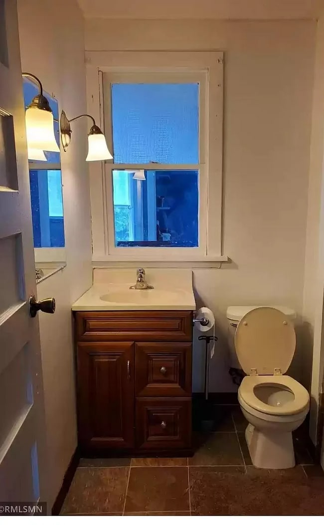 Building Photo - 621 Morgan Ave N