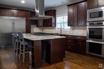 Building Photo - 2227 Wayside Dr