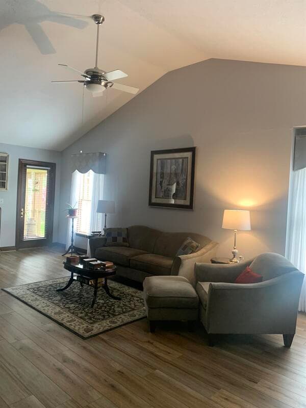 Building Photo - 203 Oakbridge Dr
