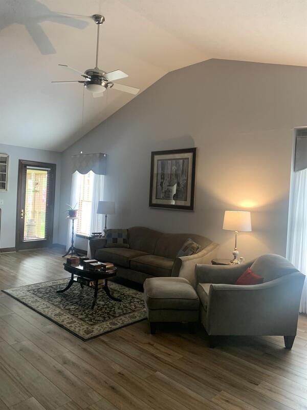 Foto del edificio - 203 Oakbridge Dr