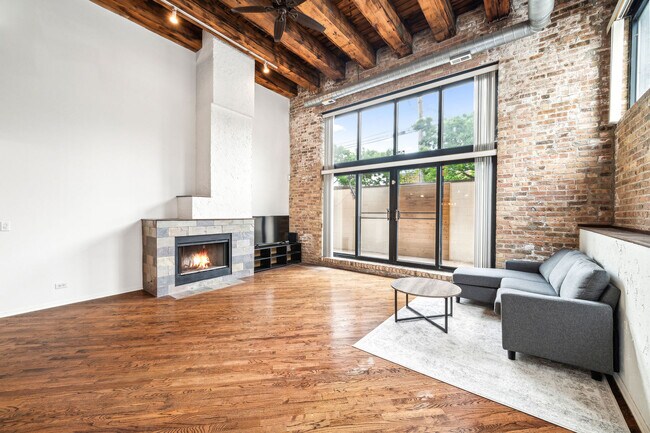 Building Photo - 2620 N Clybourn Ave