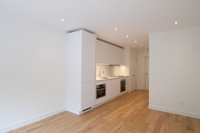 Building Photo - 3468 Rue Drummond