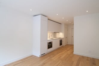 Building Photo - 3468 Rue Drummond