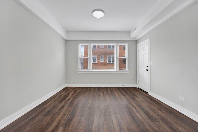 Building Photo - 3040 W Medill Ave
